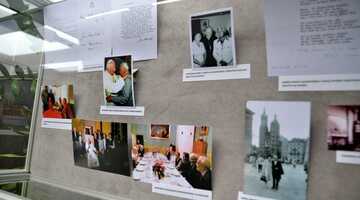 Wystawa pamiątek rodzinnych Państwa Peters związanych z osobą Karola Wojtyły – Świętego Jana Pawła II, 20–26 X 2015 r.